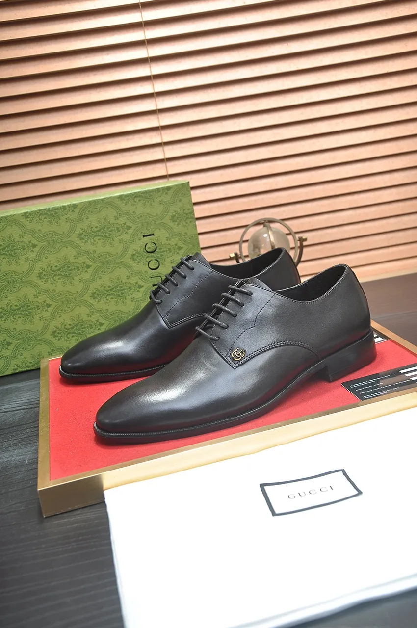 Men's shoes💰500💶Italy's top luxury men's shoe giant (GUCCI) (Gucci) (full cowhide lining) new arrival🍃Original European style🔰 Pleasant to the eye😍In order to make the shoes more durable and non-deformable🌀The production continues to follow traditional methods but there is still no lack of innovation💪Choose original sheepskin for the leather♻️ Smooth and natural And extra bright ⭐Made of imported cowhide, the first choice of rich people 38-45 (45 customized)
